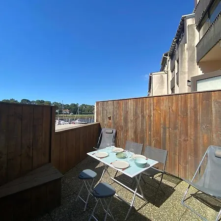 Apartment Sur Le Port De